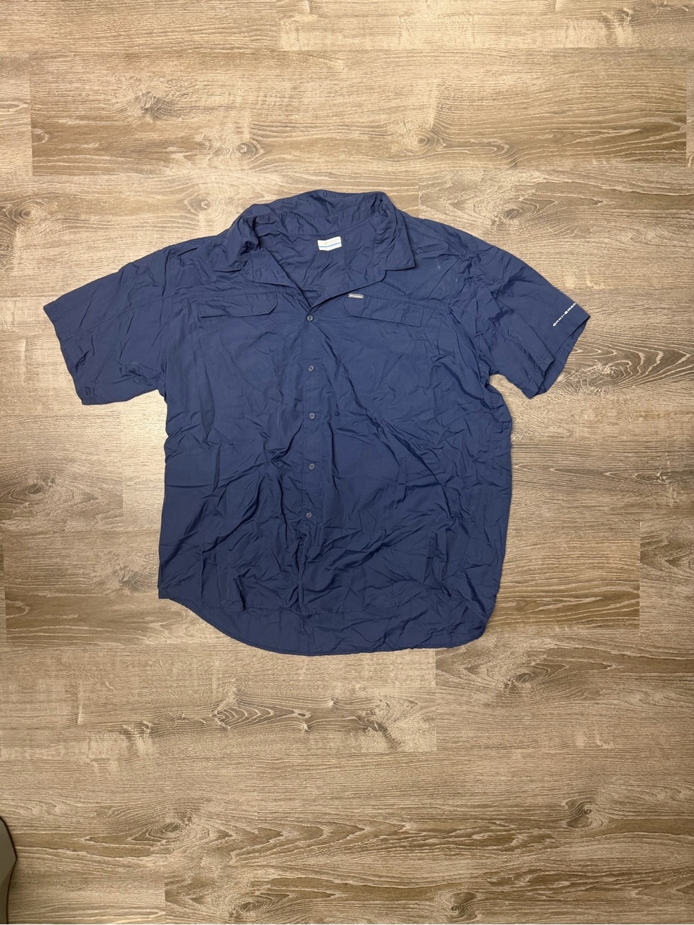 Columbia Short-Sleeve Button-Down Shirt in Navy